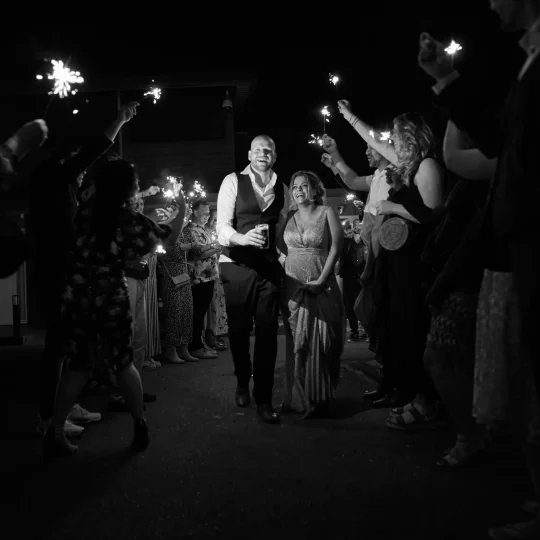 bruidspaar-sterretjes-vuurwerk